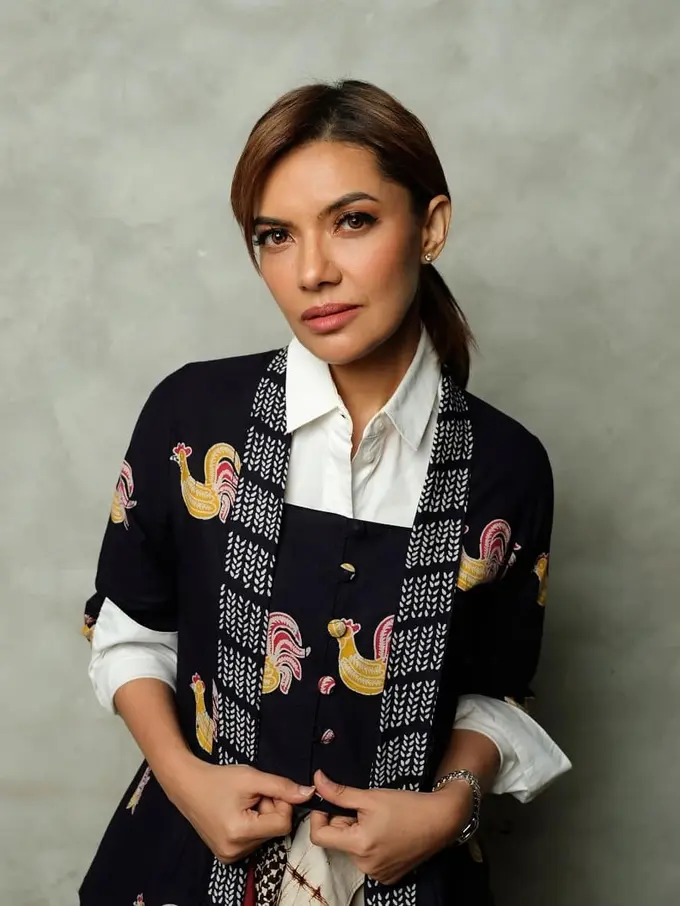 8 Ide Padu Padan Kain Nusantara dengan Gaya Fashion Modern ala Najwa Shihab