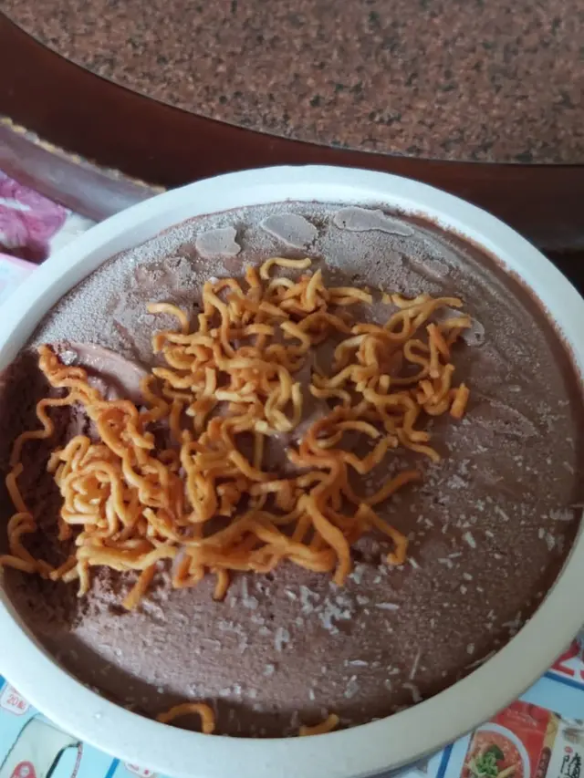 7 Cara Absurd Makan Mi Ala Netizen Ini Bikin Tepuk Jidat