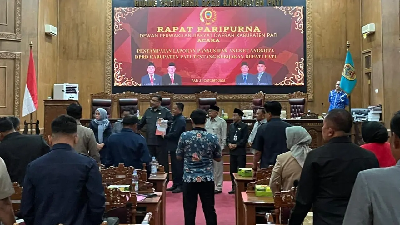 Rapat Paripurna DPRD Pati yang menyampaikan hasil Pansus Hak Angket sekaligus rekomendasi keputusan akhir di ruang rapat DPRD Pati, Jawa Tengah, Jumat (31/10/2025) (Istimewa)