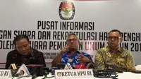 Ketua Bawaslu Abhan (kiri), Ketua KPU Arief Budiman (tengah), dan Anggota DKPP Alfitra Salam (kanan) di gedung KPU. (Merdeka.com/ Nur Habibie)