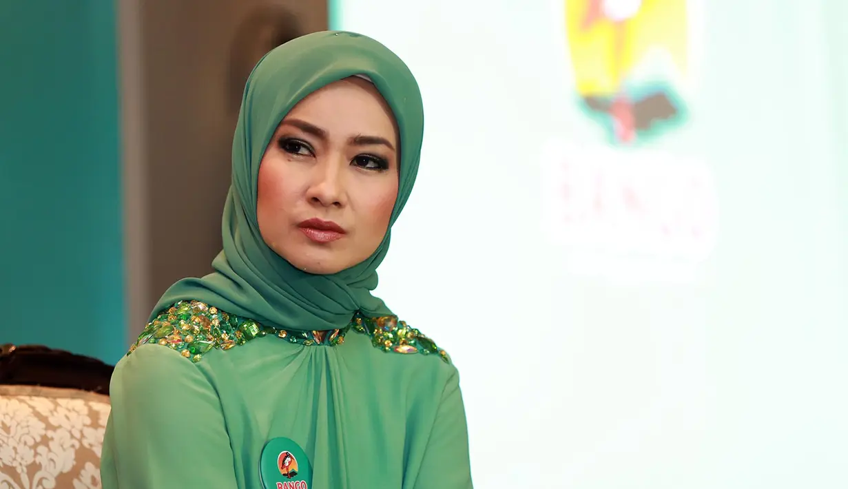 Alya Rohali menyelesaikan gelar S2 di bidang Manajemen Komunikasi Fisip Universitas Indonesia. (Deki Prayoga/Bintang.com)