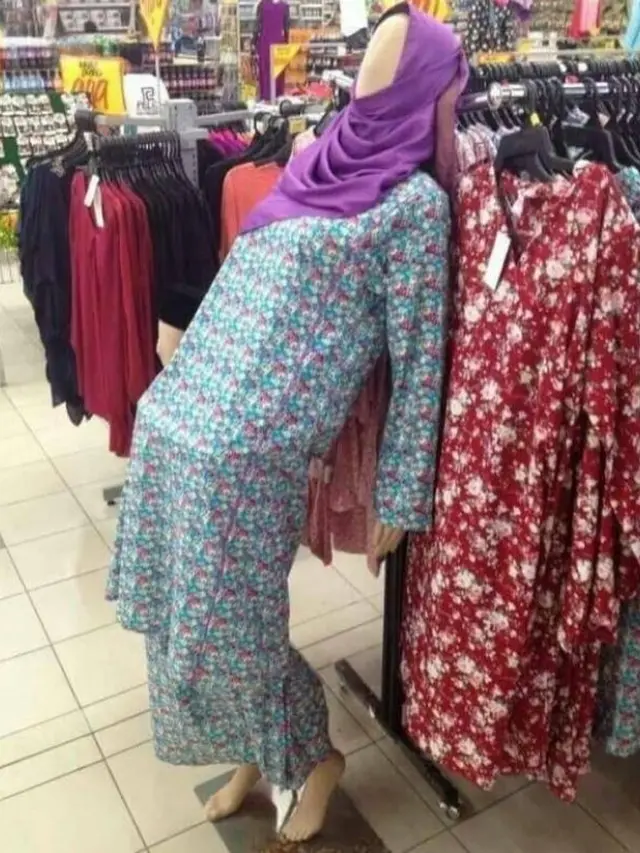 6 Manekin Busana Wanita Ini Absurd Banget, Enggak Habis Pikir