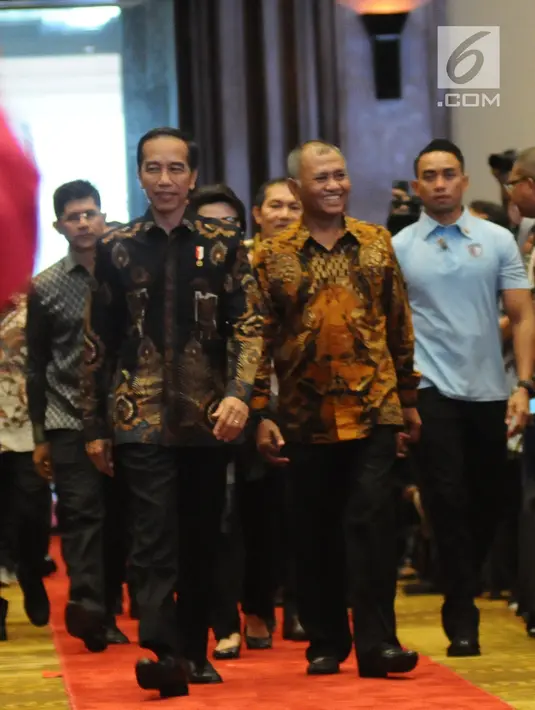 Presiden Joko Widodo (Jokowi) didampingi Ketua KPK Agus Rahardjo menghadiri Peringatan Hari Anti Korupsi Sedunia 2018 di Jakarta, Selasa (4/12). Acara ini mengambil tema Menuju Indonesia Bebas Dari Korupsi. (Liputan6.com/Angga Yuniar)