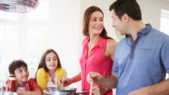 Libur Jumat Agung Nggak ke Mana-mana? Lakukan 3 Hal Ini di Rumah!