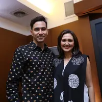 Donna Agnesia dan Darius Sinathrya. (Nurwahyunan/Fimela.com)