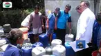 Jika tidak ada bantuan air bersih, warga terpaksa membeli dari pedagang air keliling.
