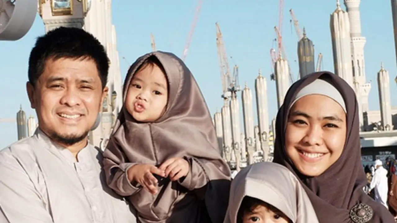 [Bintang] Oki Setiana Dewi dan kel