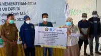 Sebanyak 1.797 nelayan dan petani di Kabupaten Bone, Sulawesi Selatan, menerima paket perdana Program Konversi BBM ke BBG Tahun 2020, Selasa (27/10).(Foto:Dok.Kementerian Energi dan Sumber Daya Mineral)