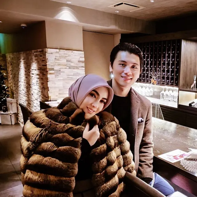 Rumah Tangga 6 Artis Ini Diterpa Isu di Tahun 2022, Ditepis dengan Foto Mesra