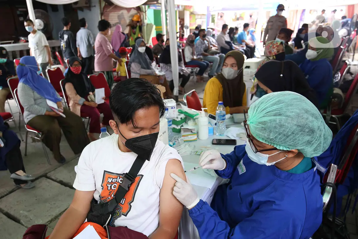 FOTO: Jelang Ramadhan, Pemprov DKI Jakarta Akan Tingkatkan Sentra Vaksinasi COVID-19