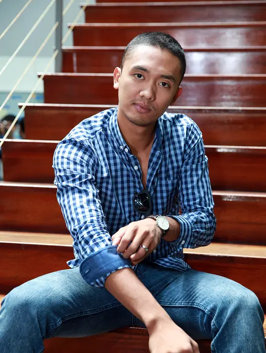 Pecinta musik asal Korea yang tidak terima bahkan menganggap Uus sebagai Farhat Abbas KW. Komentar- komentar negatif K-Popers membajiri akun Twitter Uus. (Deki Prayoga/Bintang.com)