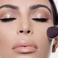 Ilustrasi riasan mata glossy. (via: do-you-know.csr.id)