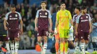 Pemain Aston Villa bereaksi dengan kecewa setelah pertandingan Liga Primer Inggris antara Manchester City dan Aston Villa di Stadion Etihad di Manchester, Inggris, Selasa, Rabu dini hari WIB (23-4-2025). (Foto AP/Jon Super)