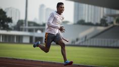 Pelari Indonesia, Lalu Zohri, berlari saat pemusatan latihan di Stadion Madya Senayan, Jakarta, Kamis (2/8/2018). Pemusatan latihan ini merupakan persiapan jelang Asian Games XVIII. (Bola.com/Vitalis Yogi Trisna)