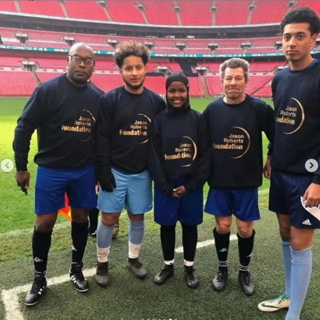 Cerita dan Cara Wasit Wanita Berhijab Pertama di Inggris Atasi Masalah Diskriminasi