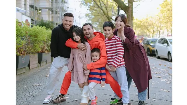 6 Potret Keluarga Raffi Ahmad Bareng Gading dan Gisel di Berlin, Seru Bareng Anak