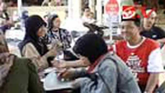 Warga Antusias Ikut Donor Darah Ramadan
