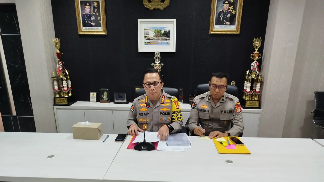 Kabid Humas Polda Metro Jaya, Kombes Pol Ade Ary Syam Indradi mengatakan, Vadel Badjideh memberikan kesaksian yang berbeda dengan saksi-saksi lainnya.