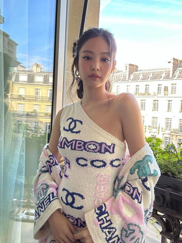8 Pesona Jennie Blackpink saat Hadiri Paris Fashion Week 2023, Jadi Sorotan