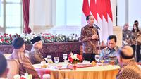 Presiden Joko Widodo (Jokowi) menggelar acara makan siang bersama para menteri kabinet Indonesia Maju di Istana Negara Jakarta, Jumat (18/10/2024). Jokowi turut berpamitan dengan jajaran kabinet karena akan segera pensiun pada 20 Oktober 2024. (Foto: Biro Pers Sekretariat Presiden)