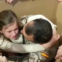 Kehadiran ayah jadi kado terbaik bagi gadis kecil yang berulang tahun. (Foto: dailymail.co.uk)