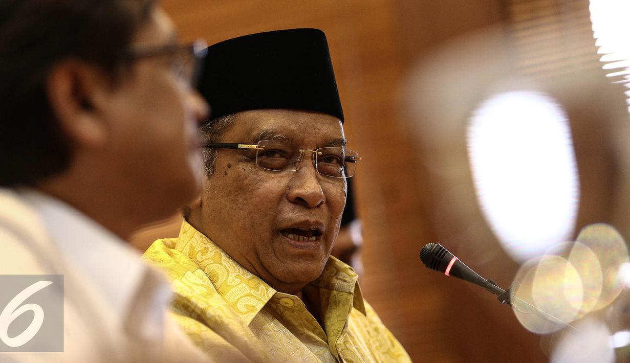 KH. Said Aqil memberikan sambutan sebelum penandatangan MoU di Gedung PBNU, Jakarta, Kamis (29/12). Serta kerjasama dalam Program Peningkatan Sumber Daya Manusia (SDM) berupa pelatihan. (Liputan6.com/Faizal Fanani)