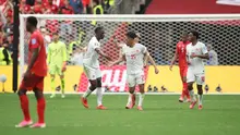 Promise David #24 dari Timnas Kanada merayakan gol pertama timnya bersama rekan setimnya, Nathan Saliba #25, selama pertandingan Grup B Piala Dunia 2026 antara Swiss dan Kanada di BC Place Vancouver pada 25 Juni 2026 di Vancouver, British Columbia. (Alex Grimm/Getty Images via AFP)