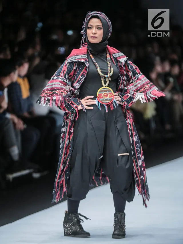 Artis dan Musisi di Panggung Show Anne Avantie JFW 2019