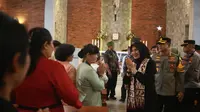 Bupati Banyuwangi Ipuk Fiestiandani didampingi sejumlah pejabat forkopimda Banyuwangi mengunjungi sejumlah Gereja pada saat malam misa Natal (Istimewa)