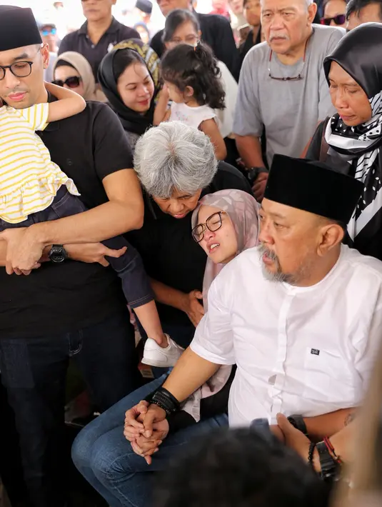 Pemakaman Istri Indro Warkop