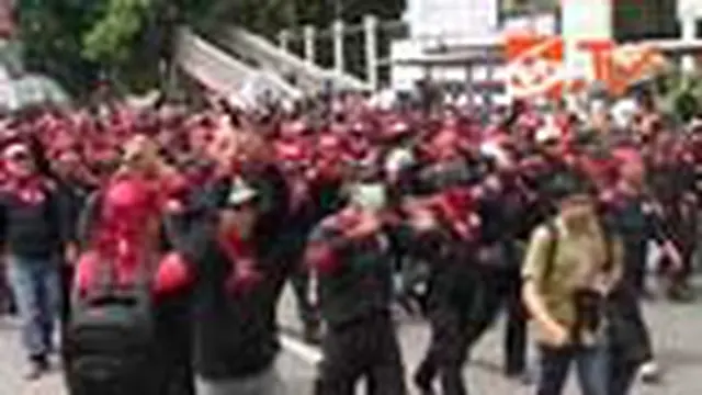 Ribuan Pendemo Berkumpul di Depan Gedung DPR