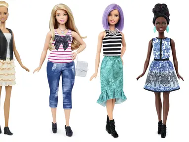 Barbie dengan tubuh tinggi (kiri), berlekuk (kedua kiri) dan mungil (kanan) berdiri disamping boneka Barbie tradisional (kedua kanan) dalam kombinasi foto yang dirilis oleh Mattel, Kamis (28/1). (REUTERS/Mattel)