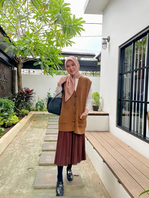 Menilik Tren Style Hijab Korea yang Populer di 2021 Fashion Fimela