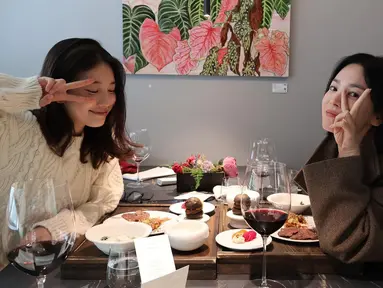 Potret Suzy Rayakan Ulang Tahun Song Hye Kyo ke-43 Tahun. (Foto: Instagram/ kyo1122)