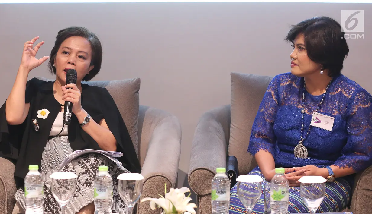 Editorial Director Prana group Petty S. Fatimah memberikan paparan hasil riset tentang Dampak Budaya terhadap Lingkungan Kerja, di Jakarta, Jumat (22/3). Riset yang melibatkan 18.000 responden dari 27 negara dilakukan dalam Hari Perempuan Internasional ke-16.(Liputan6.com/Fery Pradolo)