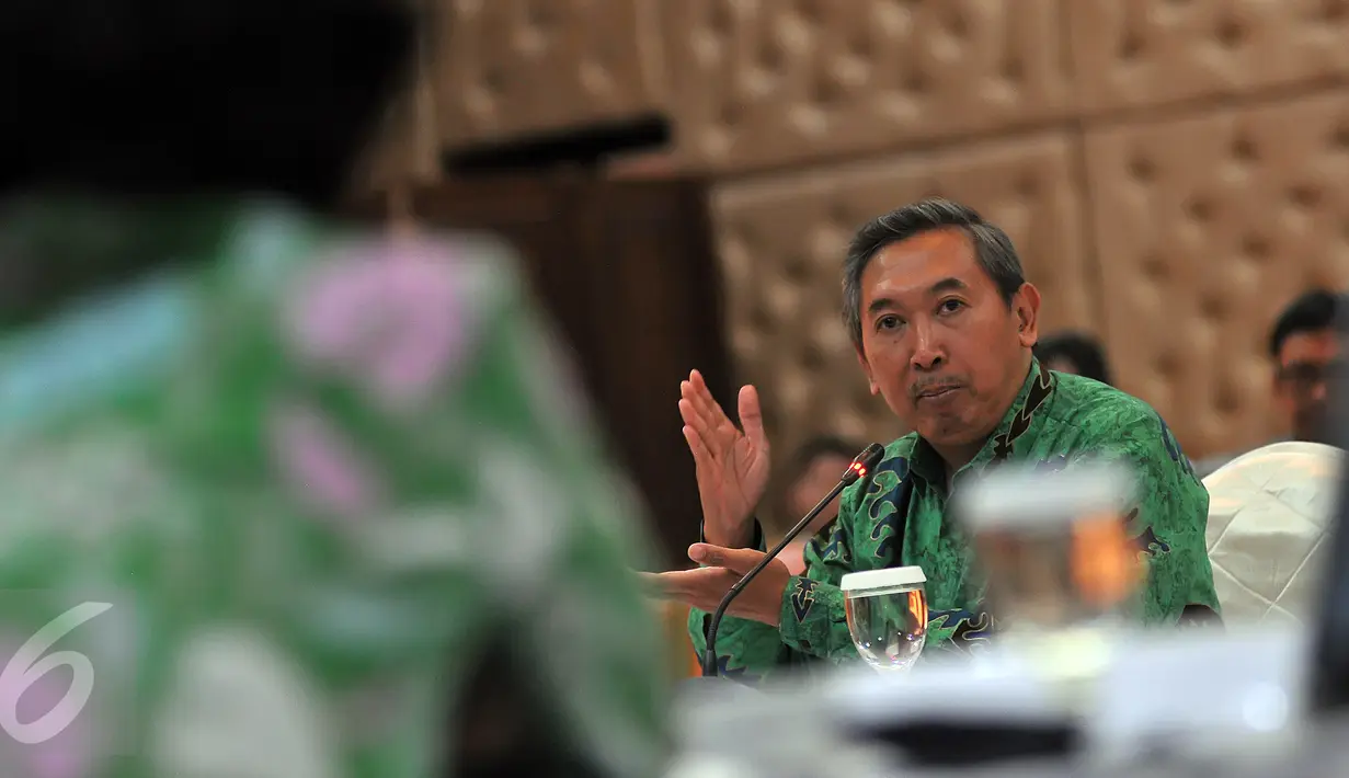 Salah seorang calon pimpinan KPK, Budi Santoso saat menjawab pertanyaan dari anggota Pansel KPK di Gedung Sekneg, Jakarta, Senin (24/8/2015). Panitia seleksi melakukan uji wawancara kepada 19 calon pimpinan KPK. (Liputan6.com/Herman Zakharia)