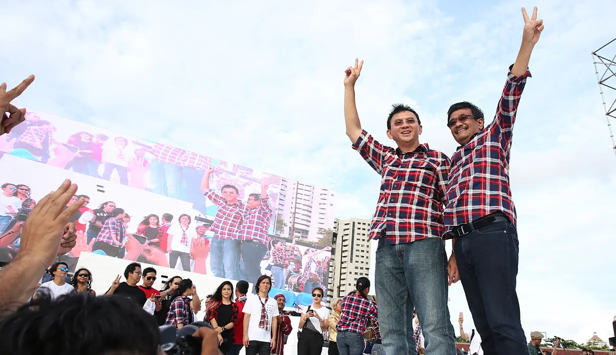 "Nonton @slankdotcom lewat @BeritasatuTV di #konsergua2. Jari jadi gatal, pengen ikutan main.. :)," tulis Abdee di akun Twitternya. (Bambang E. Ros/Bintang.com)