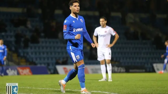 Penyerang Gillingham, Lewis Walker