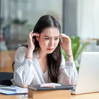 Ilustrasi perempuan bekerja/copyrightshutterstock/Amnaj Khetsamtip