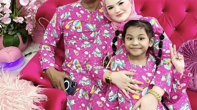 Potret Keluarga Kompak Kenakan Baju Hello Kitty Bahkan Saat Lebaran/dok. @kakakhellokitty