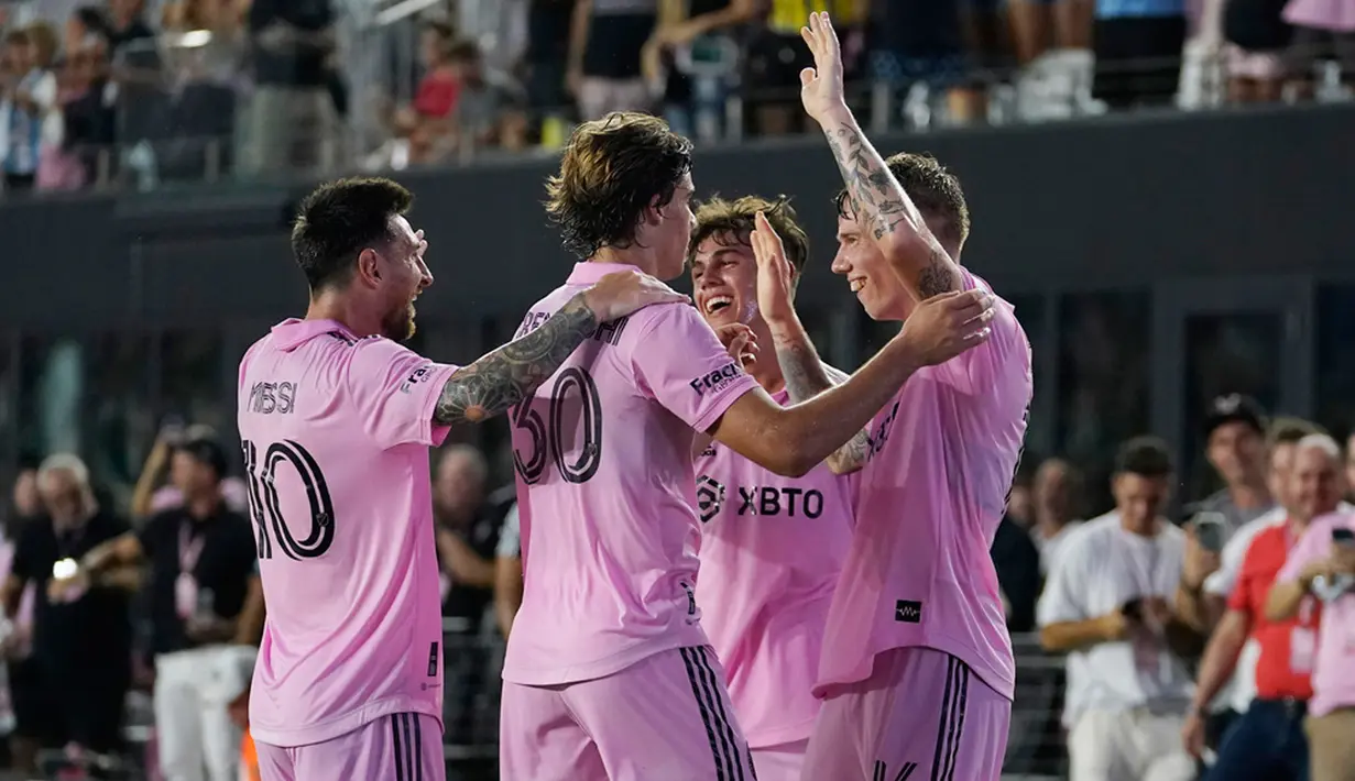 Taylor kembali mencatatkan namanya di papan skor pada menit ke-53. Kali ini Messi menjadi kreator gol Taylor. Dia memimpin serangan Inter Miami sebelum menyodorkan bola kepada Taylor untuk dituntaskan jadi gol. (AP Photo/Lynne Sladky)