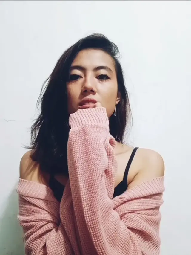 7 Potret Seleb TikTok Resta Adikatia yang Viral Mirip Agnez Mo