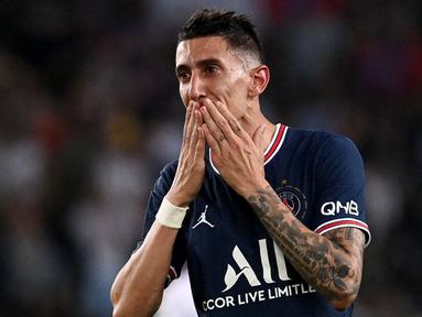Angel Di Maria telah melakoni pertandingan terakhirnya bersama Paris Saint-Germain saat menjamu menjamu FC Metz pada laga pekan ke-38 Liga Perancis minggu 2021/2022, Minggu (22/5/2022) dini hari WIB. (AFP/Anne-Christine Poujoulat)