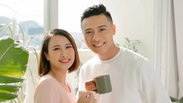 couple romantis bahagia