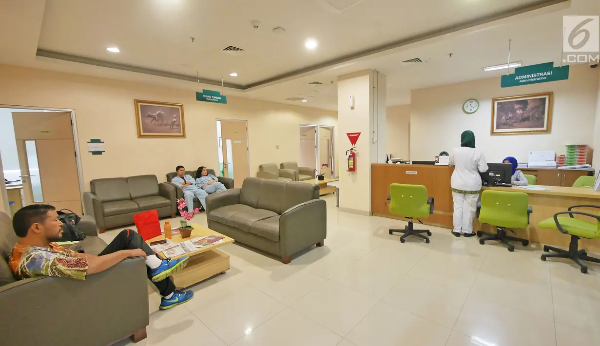 Ruang medical check up RS EMC Sentul, Jawa Barat, Sabtu (21/4). RS EMC memiliki alat pemeriksaan diagnaostic yang canggih dan kamar kualitas yang terbaik. (Liputan6.com/Herman Zakharia)Herman Zakharia)