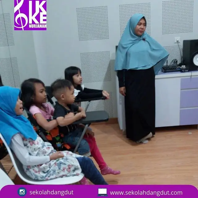 Punya Cita-Cita Jadi Guru, Ini 7 Potret Sekolah Dangdut Ikke Nurjanah
