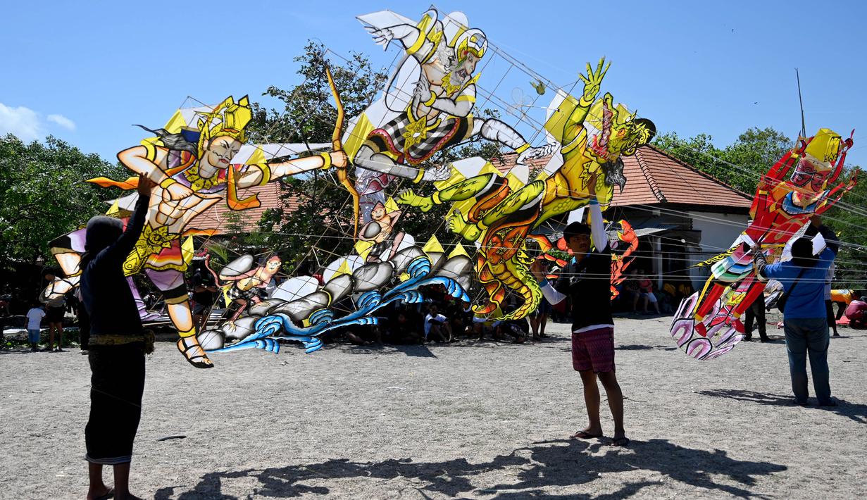 Event layang-layang ini mengangkat tema Rare Angon Festival 2024. (SONNY TUMBELAKA/AFP)