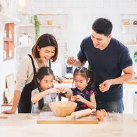 Manfaat Memasak Bareng Keluarga Untuk Mengisi Liburan Akhir Tahun / copyright shutterstock