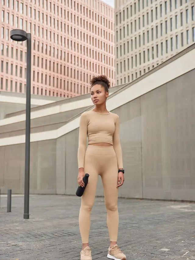 Tips Memilih One Set Sporty yang Nyaman Agar Tampil Fashionable Saat Berolahraga (photo by freepik.com)