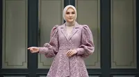 TOP 3: Gaya Wanita Kekinian Mulai Brokat, Blazer, hingga Abaya Motif Terbaru 2025